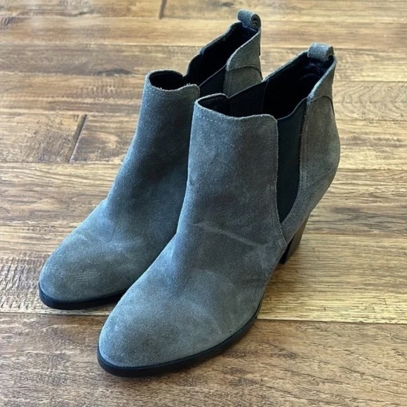 Marc Fisher Saint Chelsea Ankle Boots Block Heeled Booties Taupe Suede Size 7.5 - Picture 8 of 14